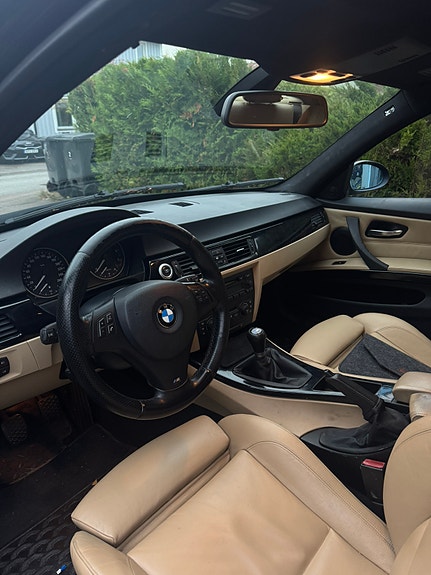 BMW 325i 4 of 6