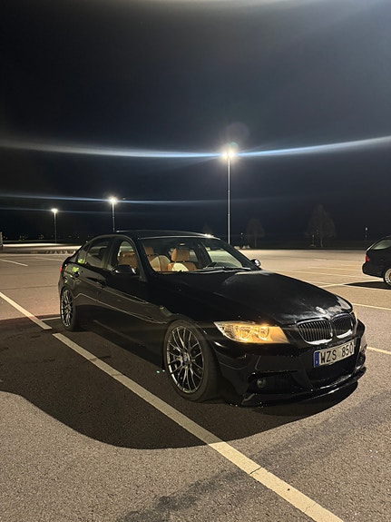 BMW 325i 2 of 6