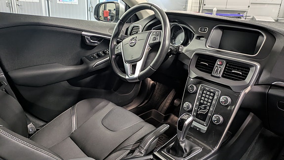 Volvo V40 4 of 11