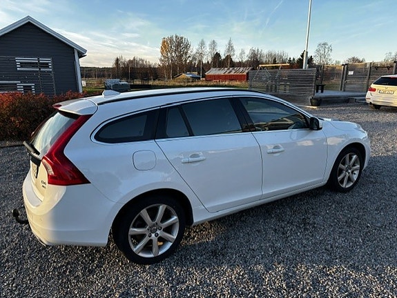 Volvo V60 3 of 7