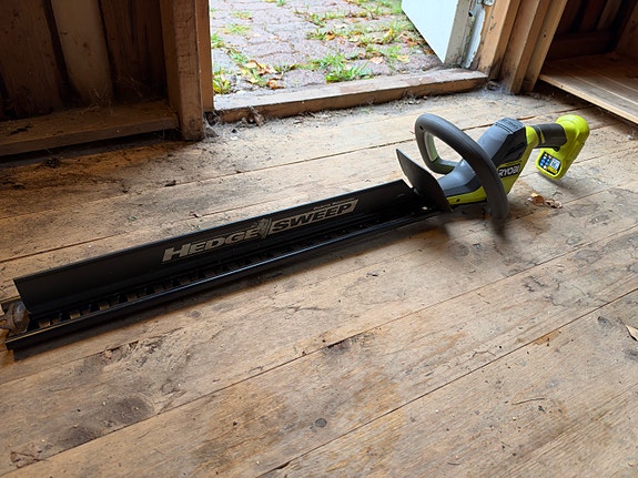 Ryobi ONE+ RY18HT55A-0 Batteridriven häcksax 18 V 550 mm