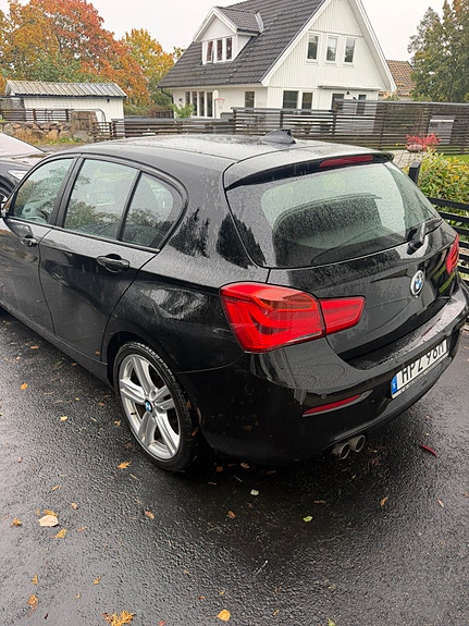 BMW 120i 4 of 8