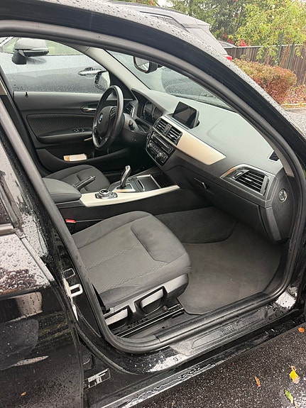 BMW 120i 5 of 8