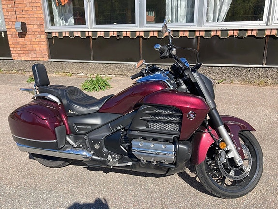 Honda GL1800C Gold Wing Valkyrie 3 of 8