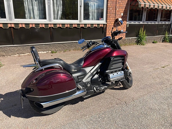 Honda GL1800C Gold Wing Valkyrie 5 of 8