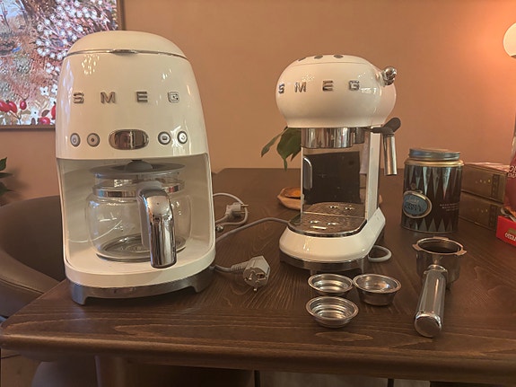 Smeg kaffebryggare och espressomaskin vit