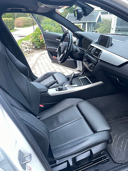 BMW 120i 4 of 10