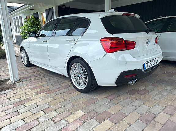 BMW 120i 2 of 10