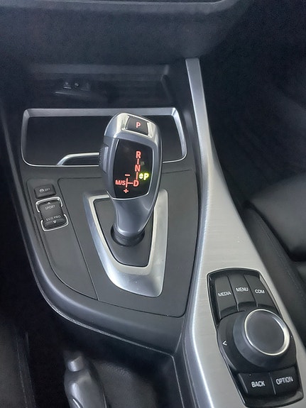 BMW 120i 3 of 10