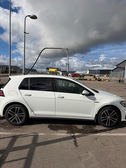 Volkswagen Golf VII 5 of 30
