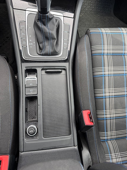 Volkswagen Golf VII 18 of 30