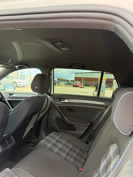 Volkswagen Golf VII 23 of 30
