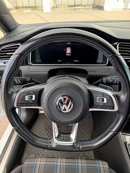 Volkswagen Golf VII 14 of 30