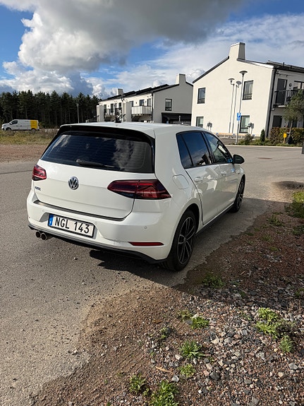 Volkswagen Golf VII 8 of 30