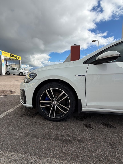 Volkswagen Golf VII 3 of 30