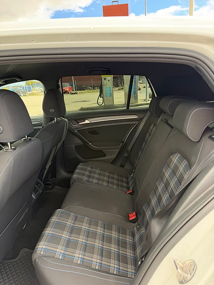 Volkswagen Golf VII 24 of 30