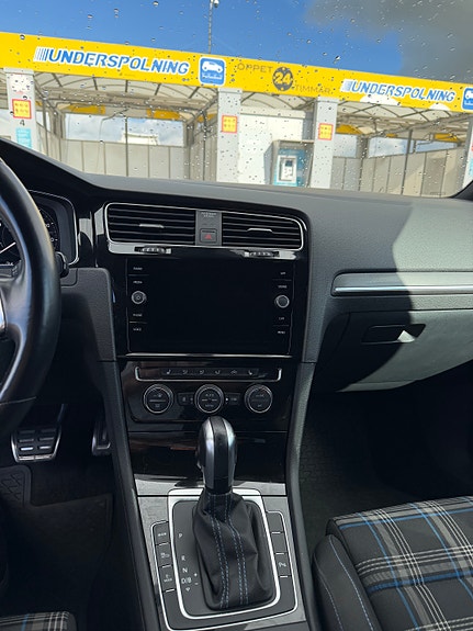 Volkswagen Golf VII 15 of 30