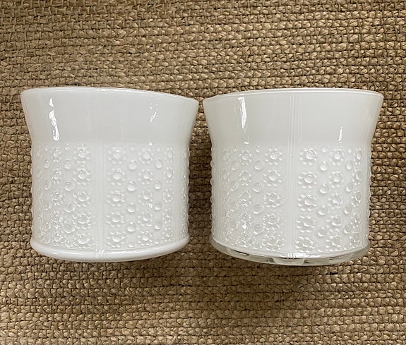 Orrefors vita ytterfoder i glas”Flora” av Olle Alberius