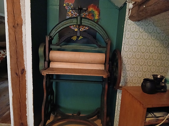 Product image 1 of 2