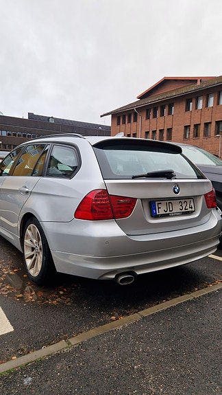 BMW 320d 4 of 12