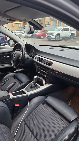 BMW 320d 11 of 12