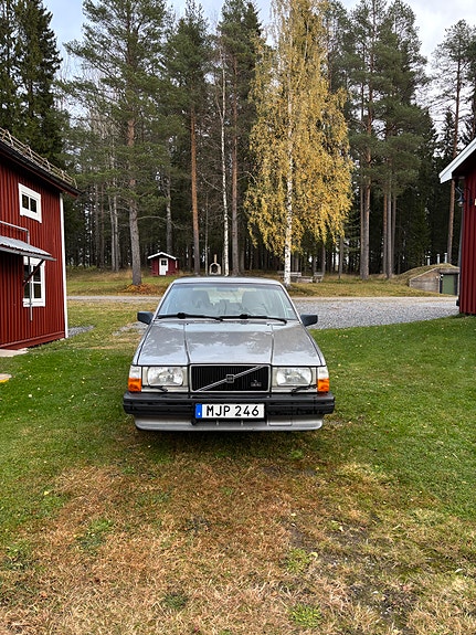 Volvo 740 2 of 11