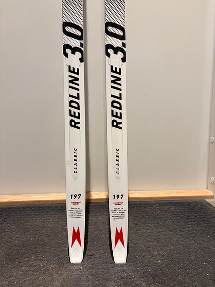 Madshus Redline 3.0 klassiska längdskidor 197 cm röd/vit