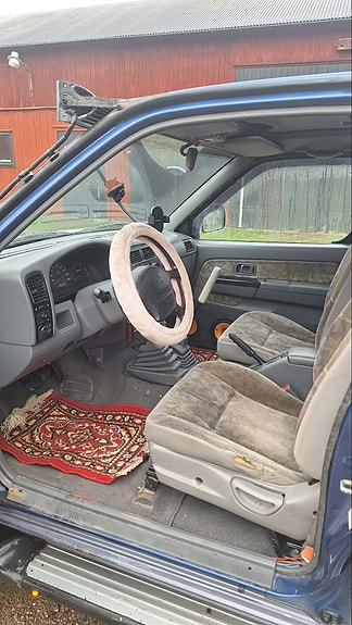 Nissan NP300 7 of 10