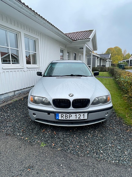 BMW 318i 2 of 6