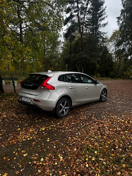 Volvo V40 3 of 16
