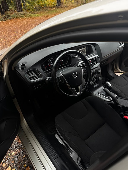 Volvo V40 9 of 16