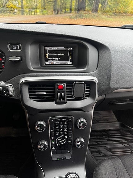 Volvo V40 11 of 16
