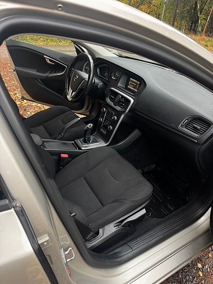 Volvo V40 6 of 16