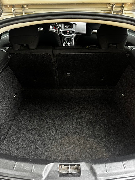 Volvo V40 8 of 16