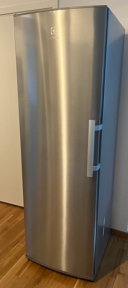 Electrolux ERF4114AOX kylskåp rostfritt