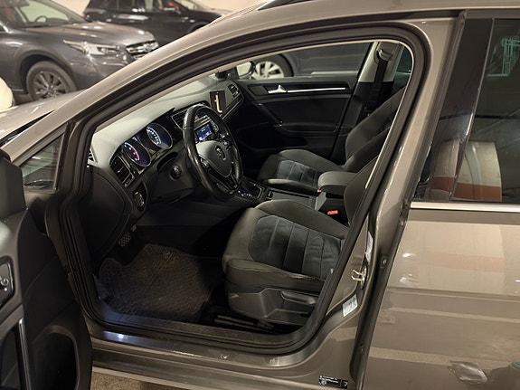 Volkswagen Golf VII 10 of 12