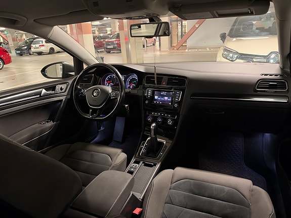 Volkswagen Golf VII 9 of 12