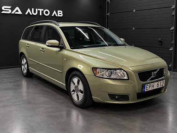 Volvo V50 2 of 24