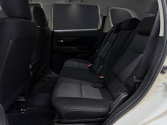 Mitsubishi Outlander 12 of 28