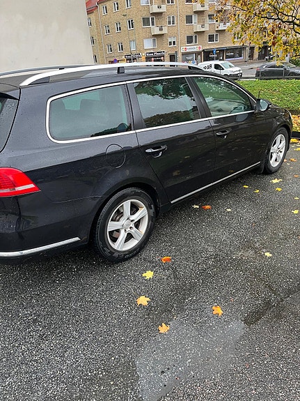 Volkswagen Passat 2 of 6