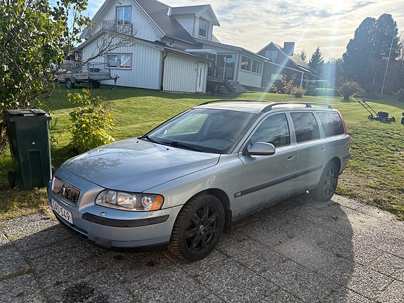 Volvo V70 2 of 3