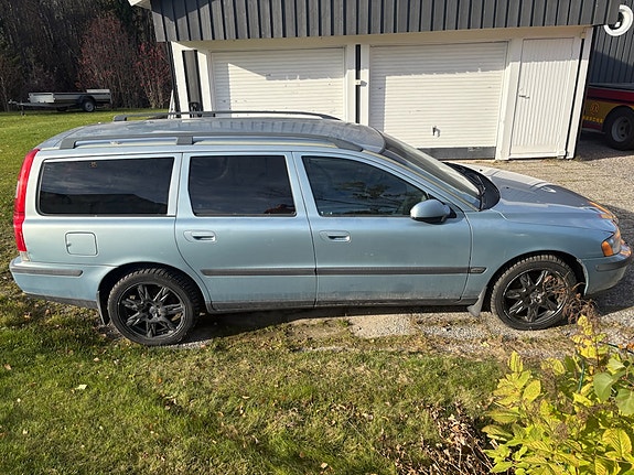 Volvo V70 3 of 3