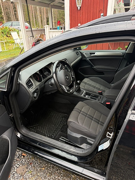 Volkswagen Golf VII 5 of 8