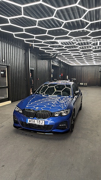 BMW 330e 4 of 4