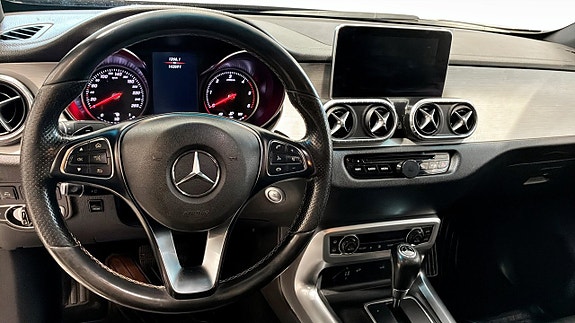 Mercedes-Benz X-Klass 9 of 12