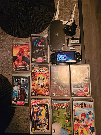 Playstation Portable med tillbehör (psp)