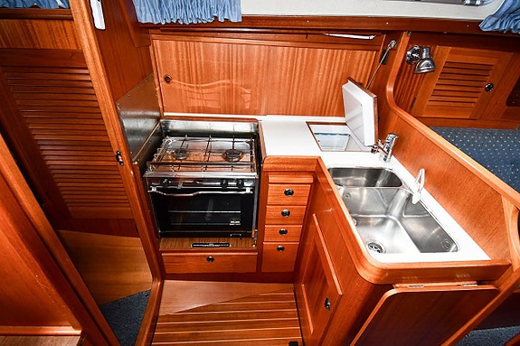 Hallberg-Rassy 34 3 of 20