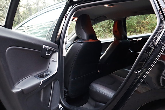 Volvo V60 4 of 5