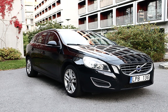 Volvo V60 2 of 5
