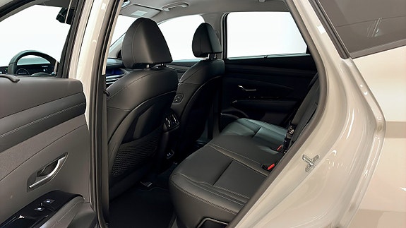 Hyundai Tucson 6 of 12